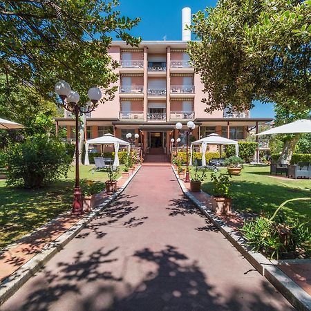 Hotel Gabrini Марина-ди-Масса Экстерьер фото