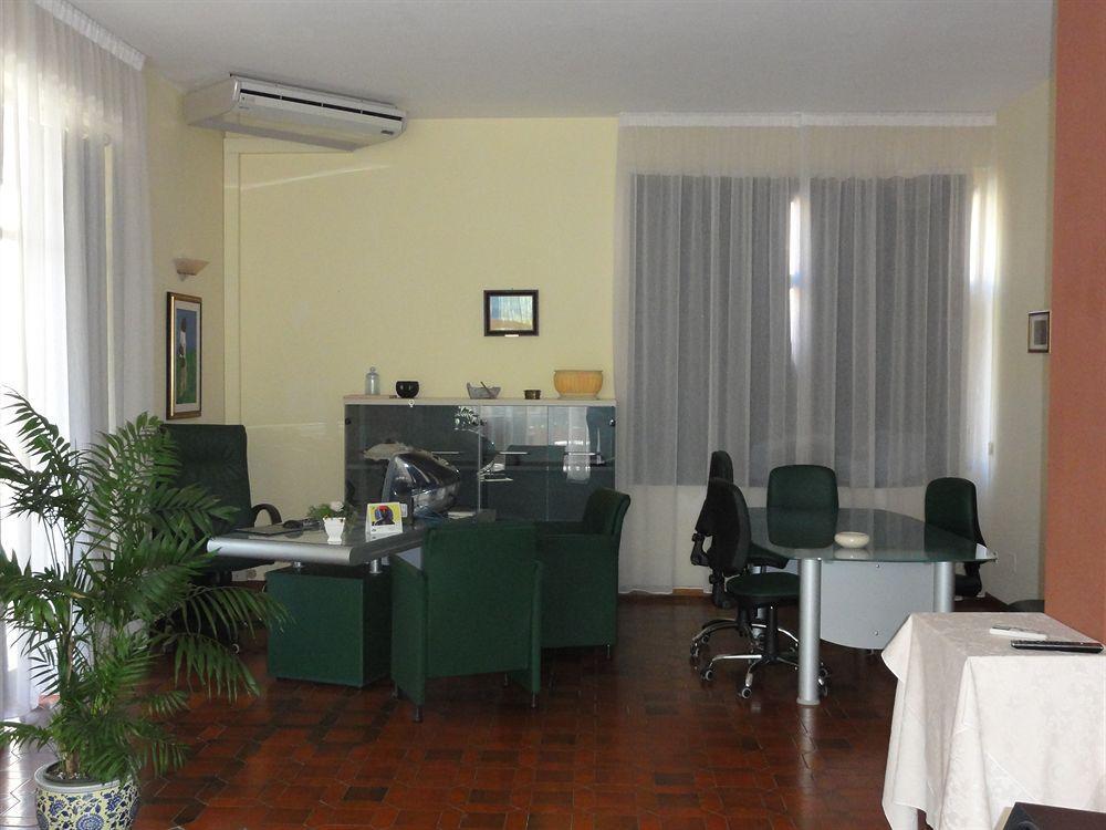 Hotel Gabrini Марина-ди-Масса Экстерьер фото