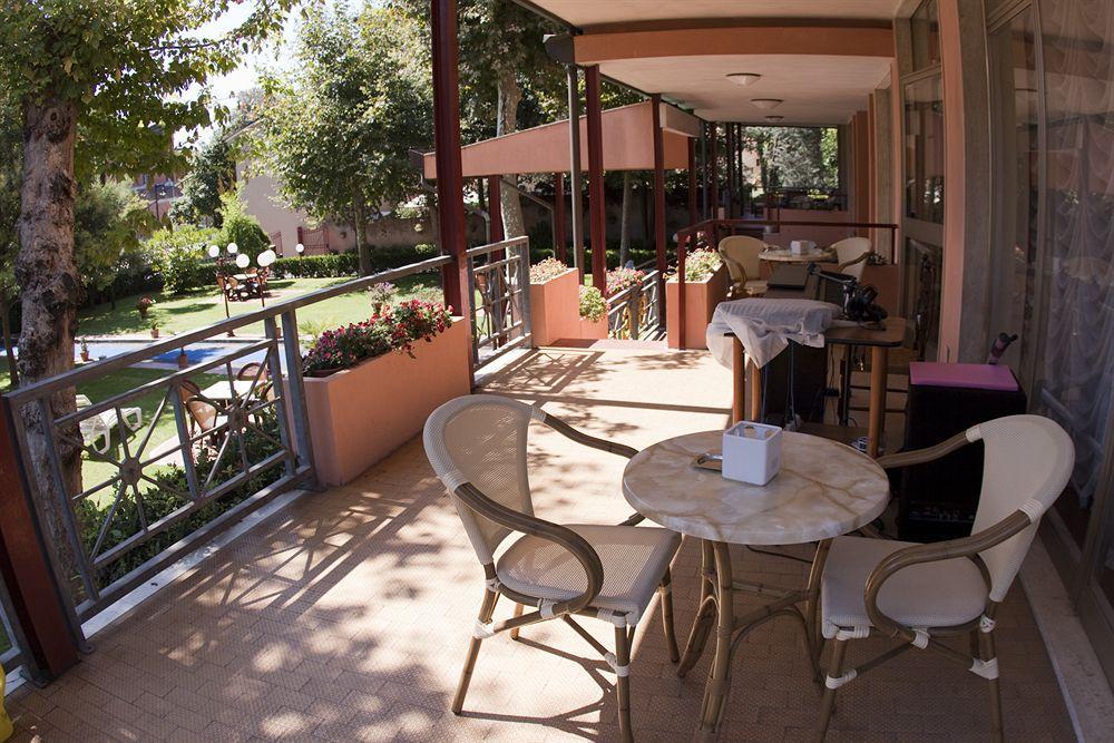 Hotel Gabrini Марина-ди-Масса Экстерьер фото