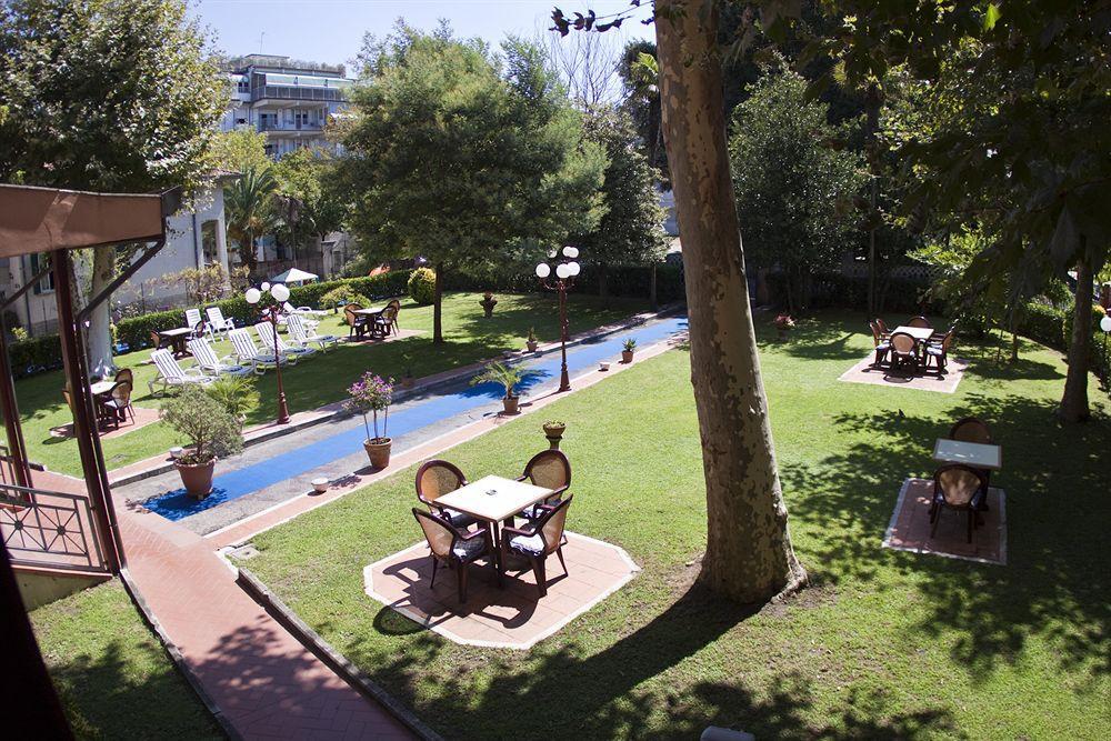 Hotel Gabrini Марина-ди-Масса Экстерьер фото