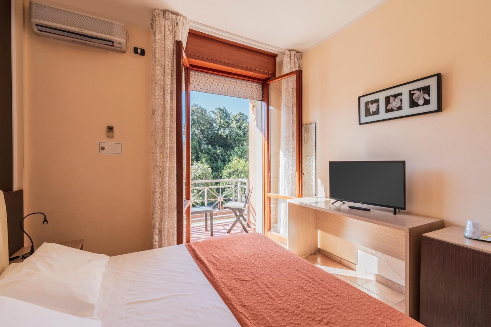 Hotel Gabrini Марина-ди-Масса Экстерьер фото