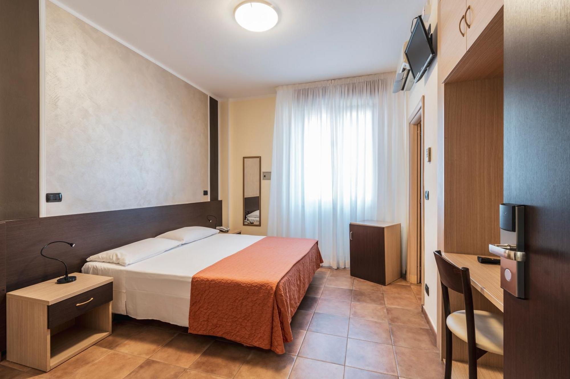 Hotel Gabrini Марина-ди-Масса Экстерьер фото