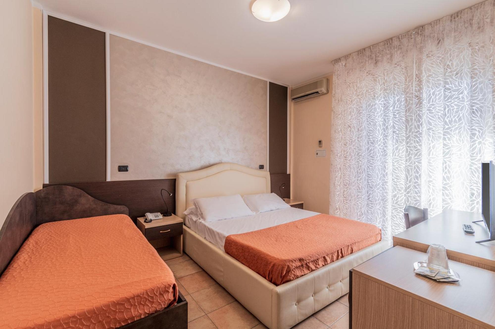 Hotel Gabrini Марина-ди-Масса Экстерьер фото