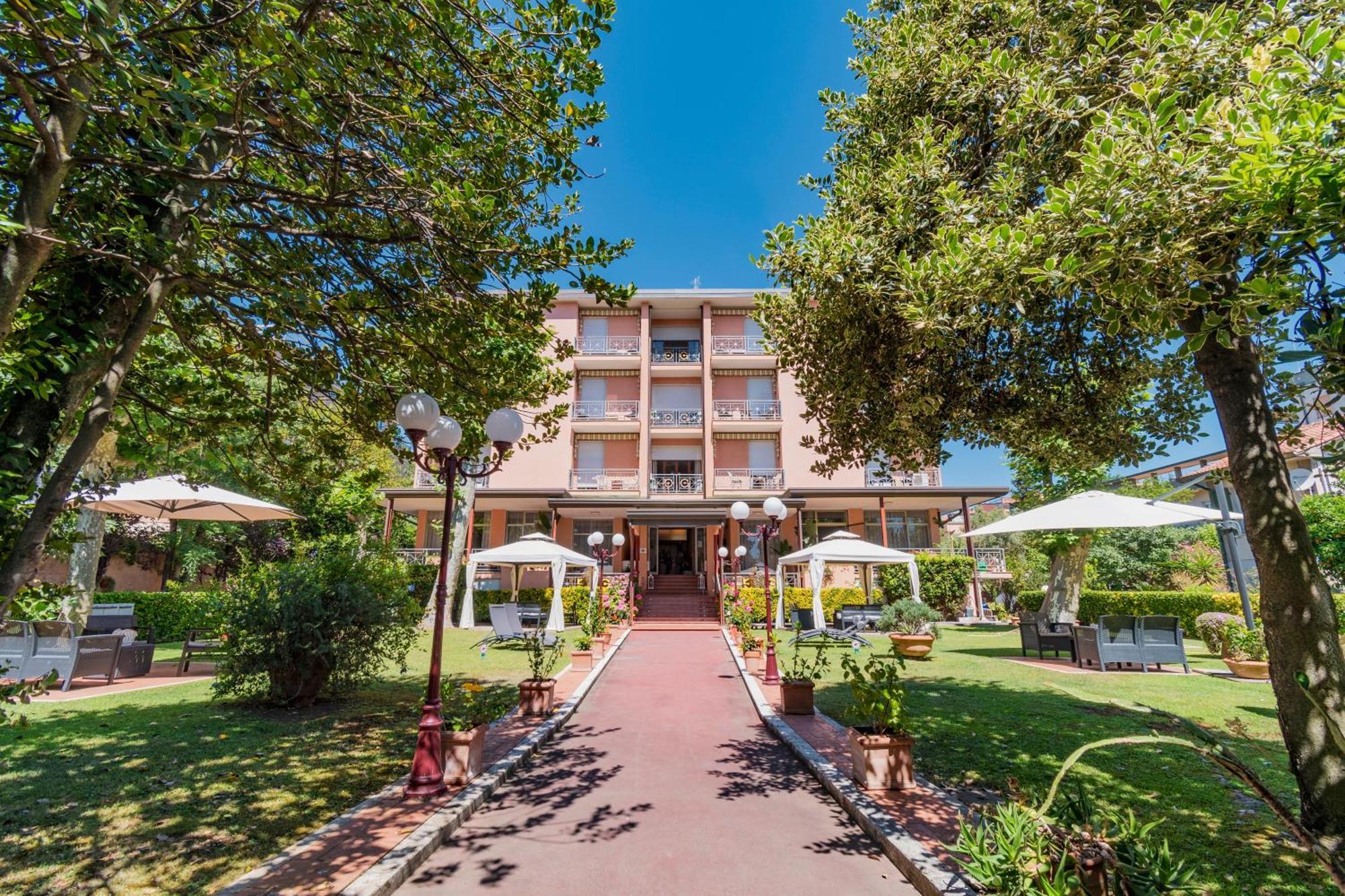 Hotel Gabrini Марина-ди-Масса Экстерьер фото