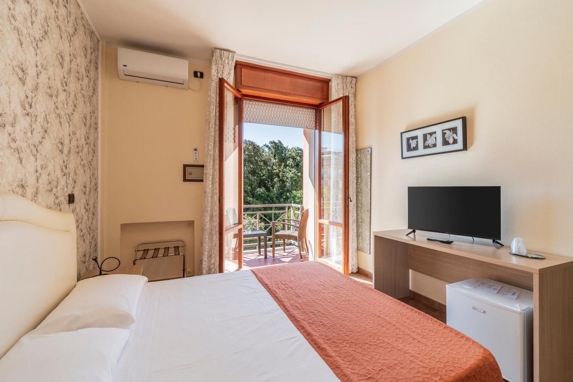 Hotel Gabrini Марина-ди-Масса Экстерьер фото