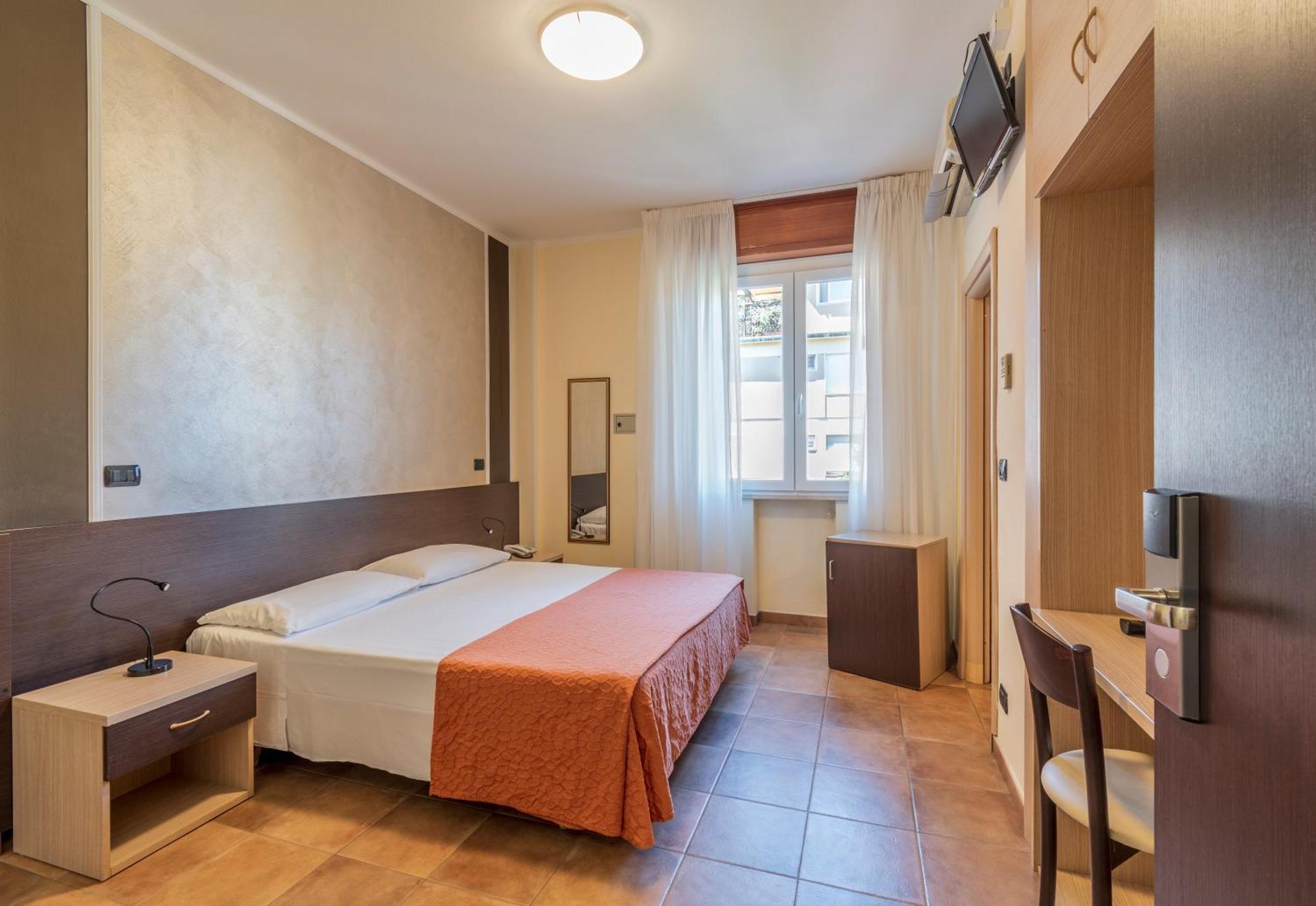 Hotel Gabrini Марина-ди-Масса Экстерьер фото