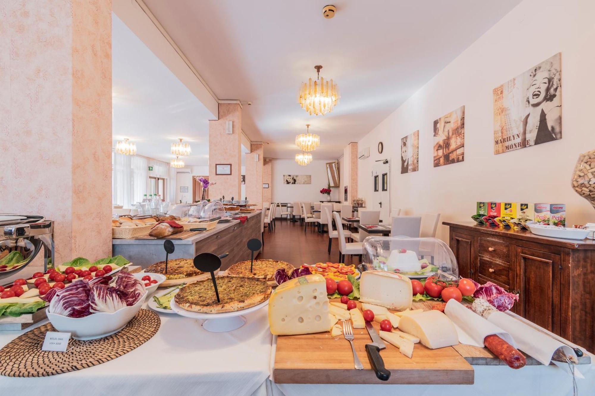 Hotel Gabrini Марина-ди-Масса Экстерьер фото