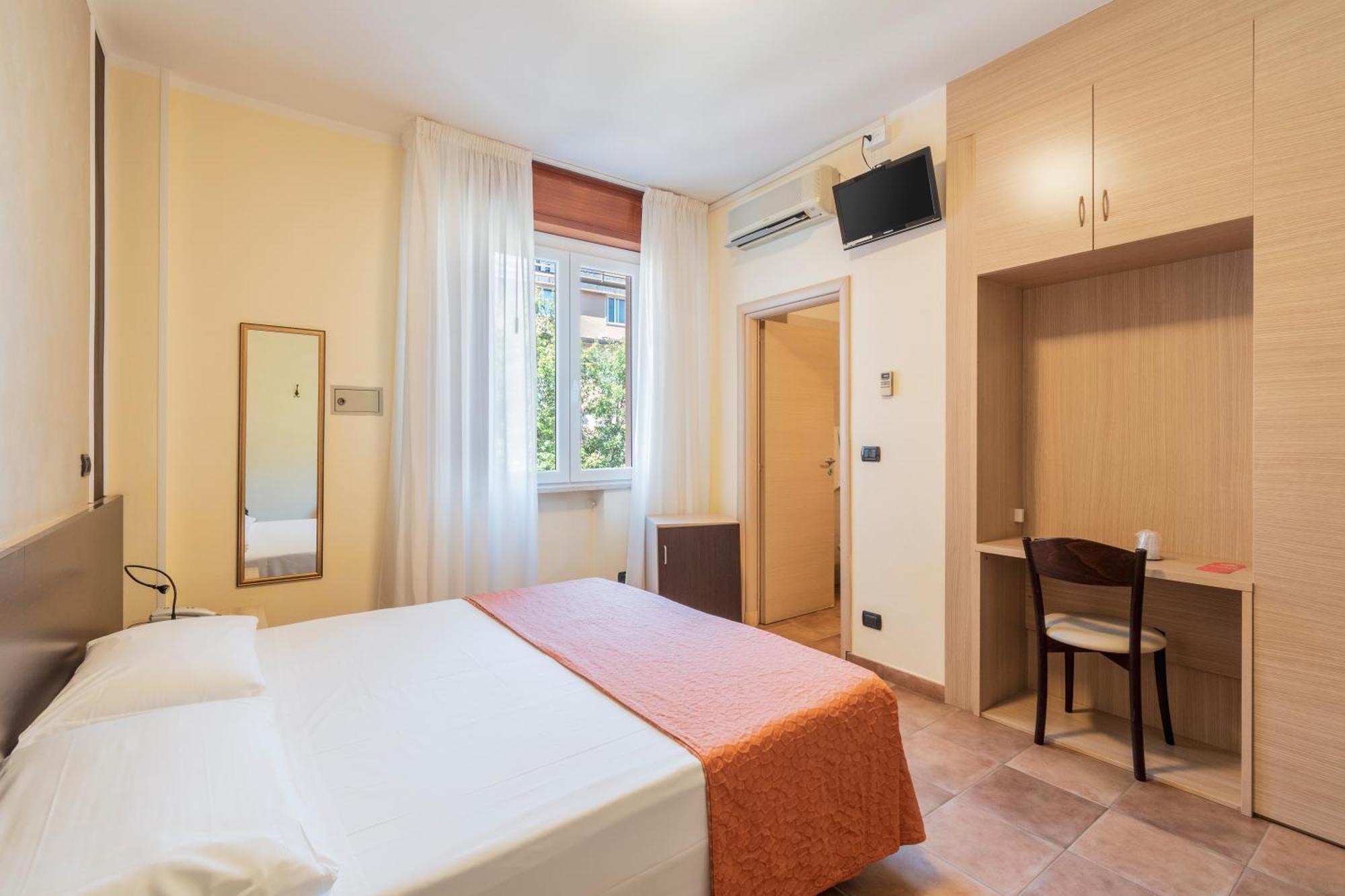 Hotel Gabrini Марина-ди-Масса Экстерьер фото