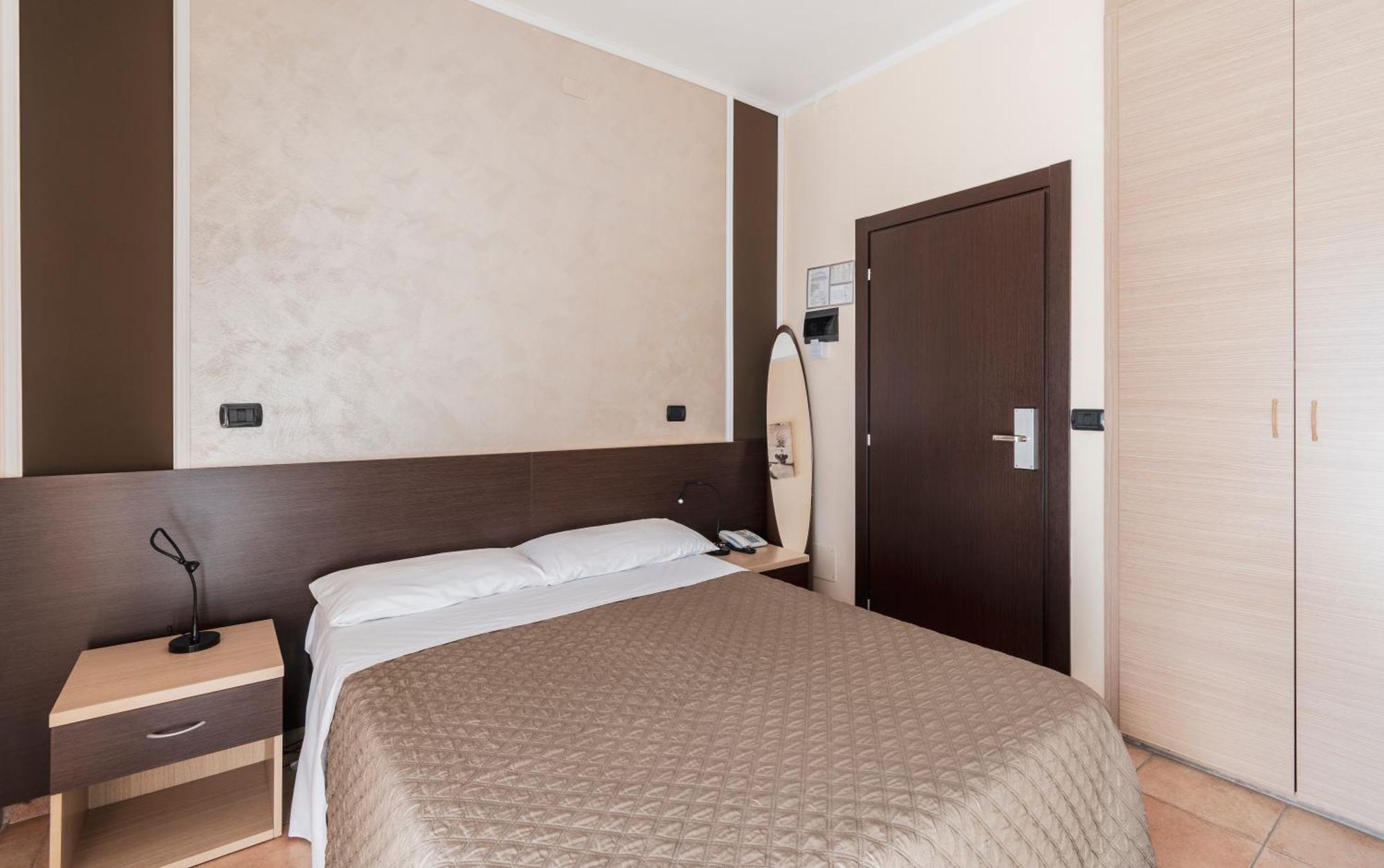 Hotel Gabrini Марина-ди-Масса Экстерьер фото