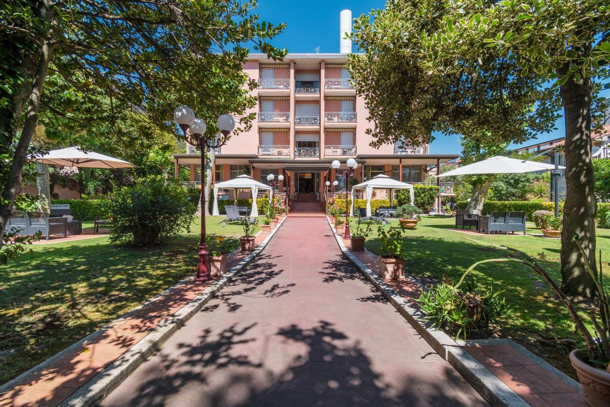 Hotel Gabrini Марина-ди-Масса Экстерьер фото