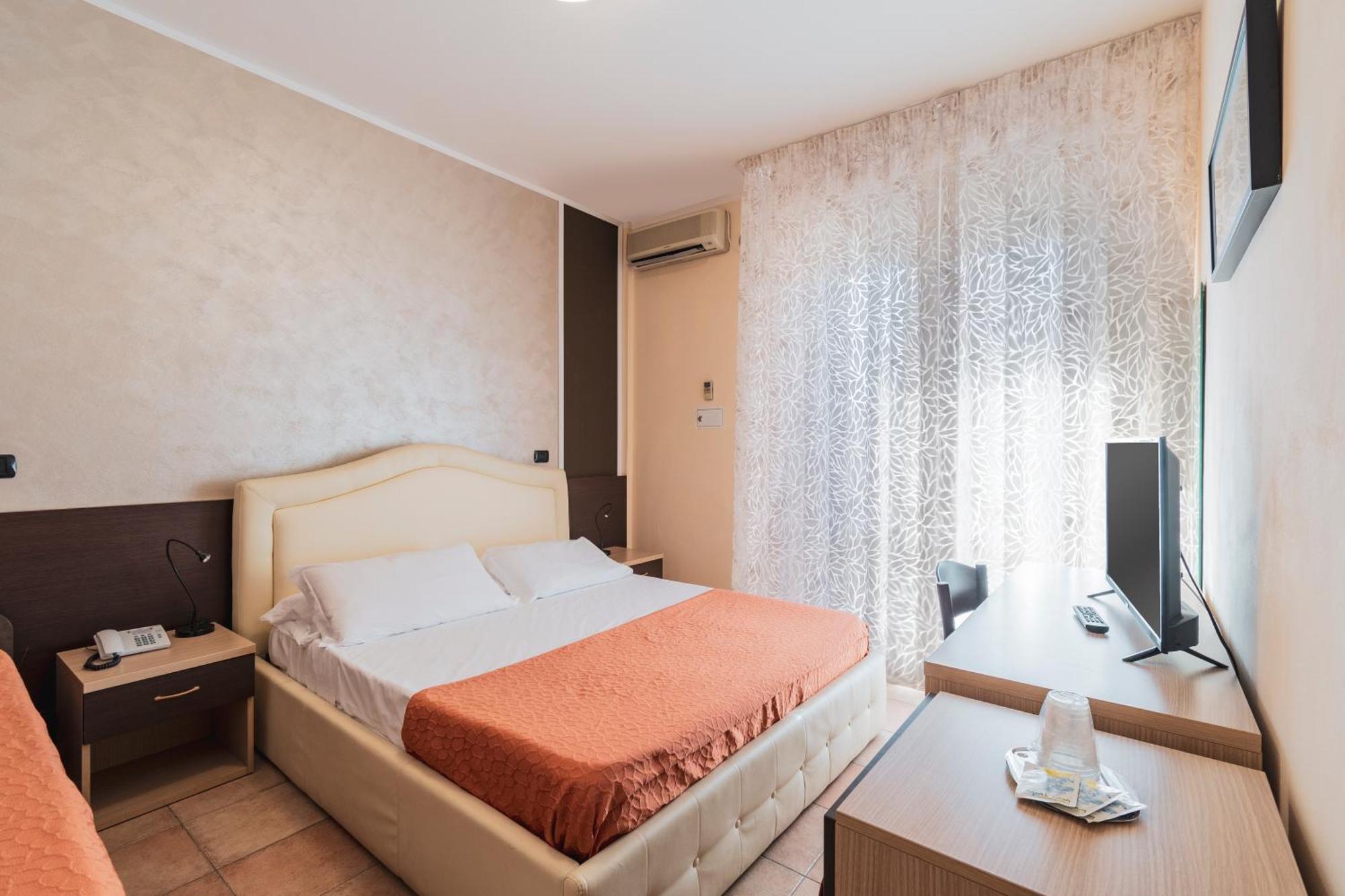 Hotel Gabrini Марина-ди-Масса Экстерьер фото