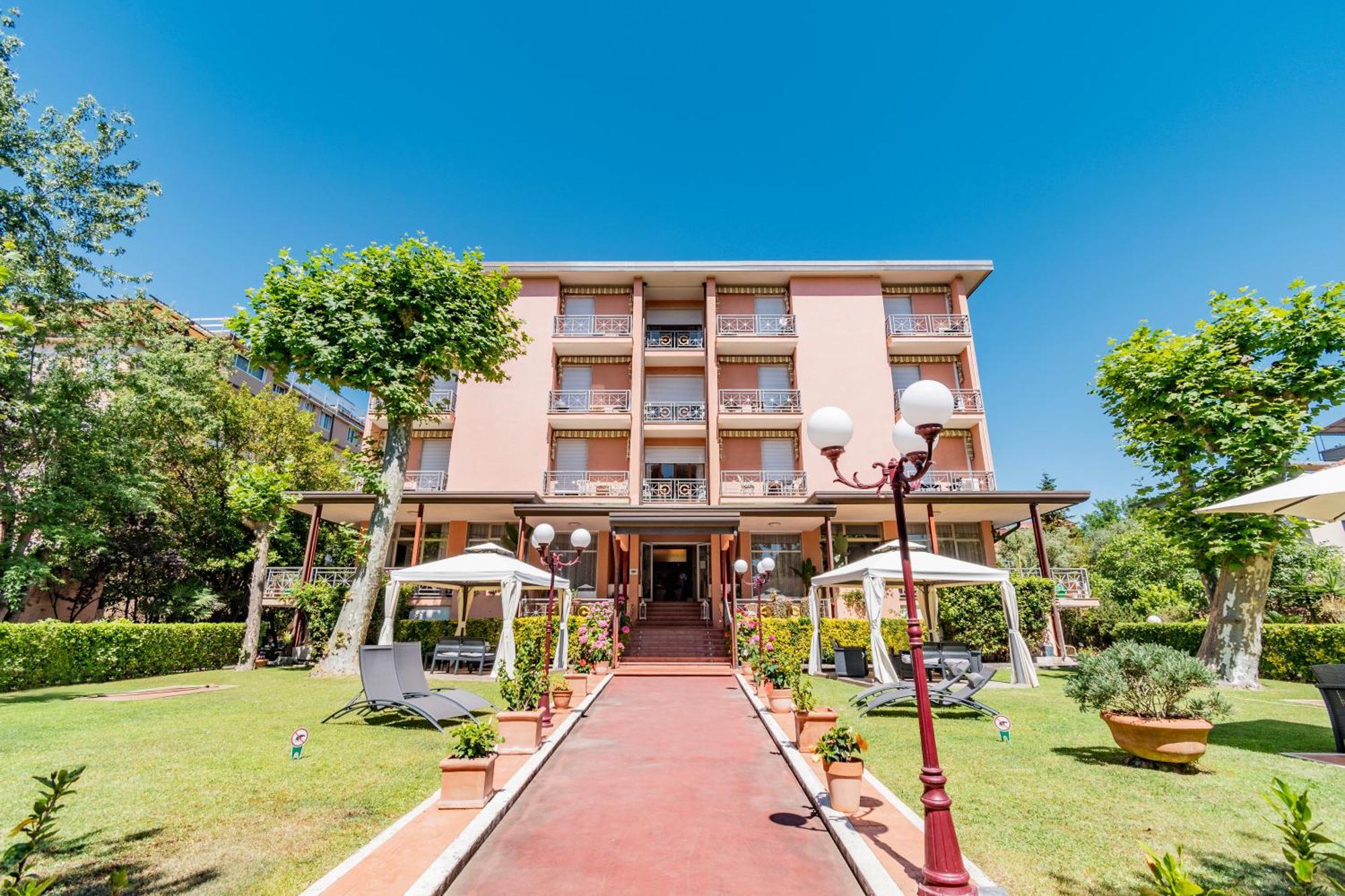 Hotel Gabrini Марина-ди-Масса Экстерьер фото