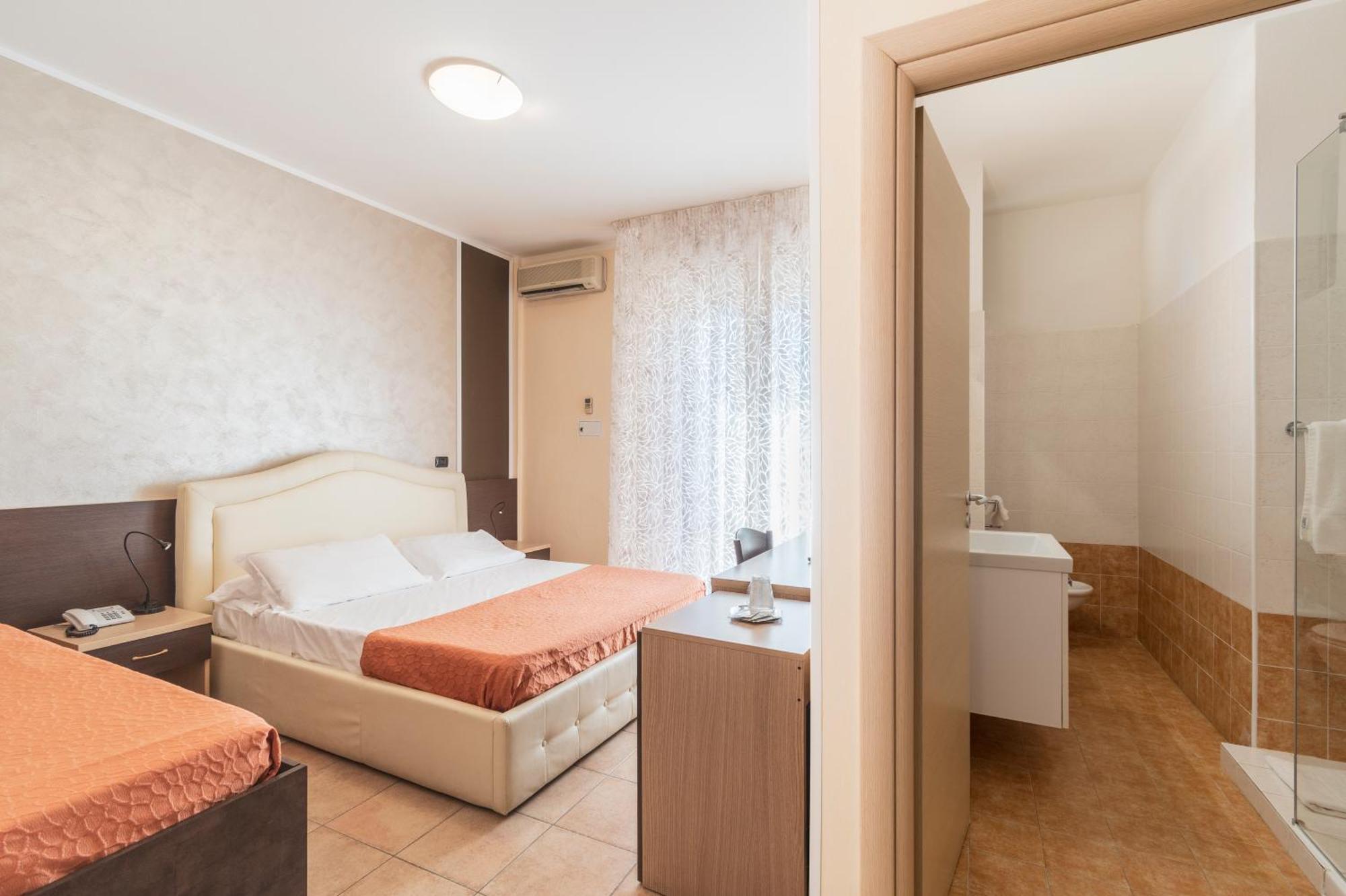 Hotel Gabrini Марина-ди-Масса Экстерьер фото