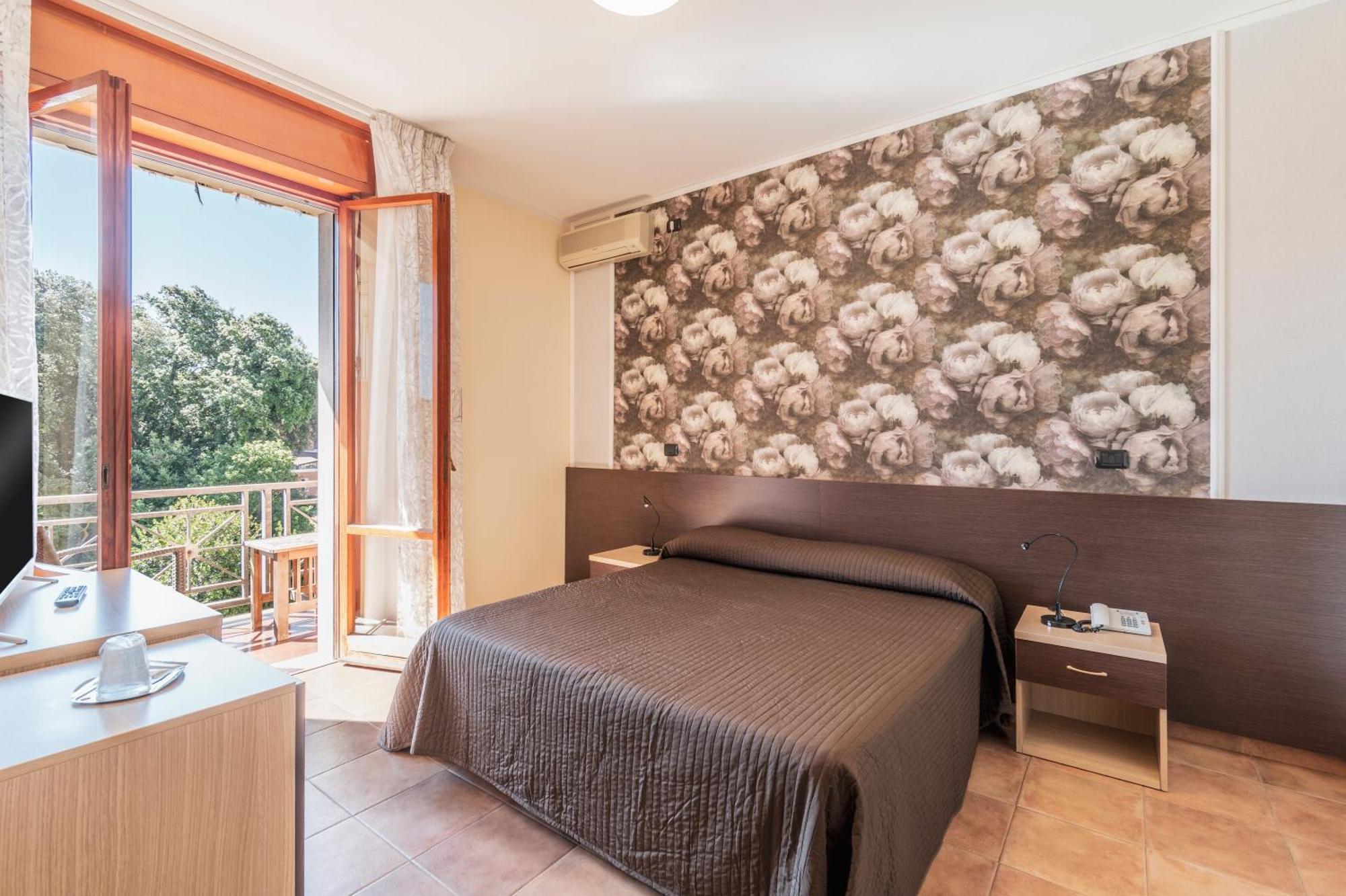 Hotel Gabrini Марина-ди-Масса Экстерьер фото