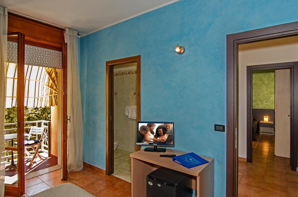 Hotel Gabrini Марина-ди-Масса Экстерьер фото