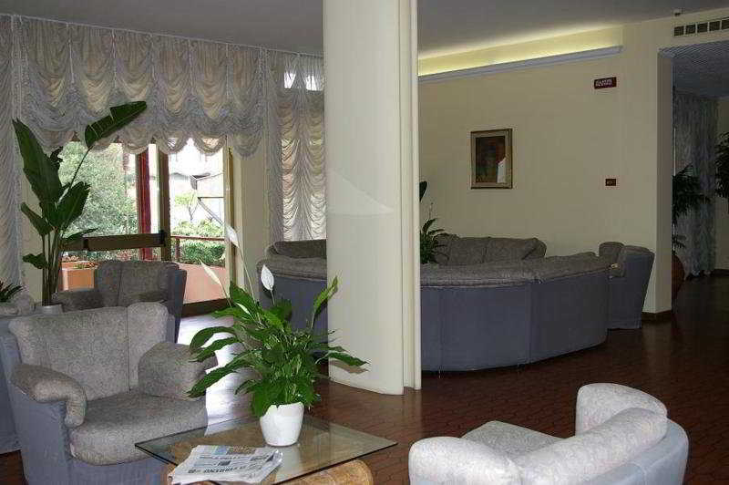 Hotel Gabrini Марина-ди-Масса Экстерьер фото