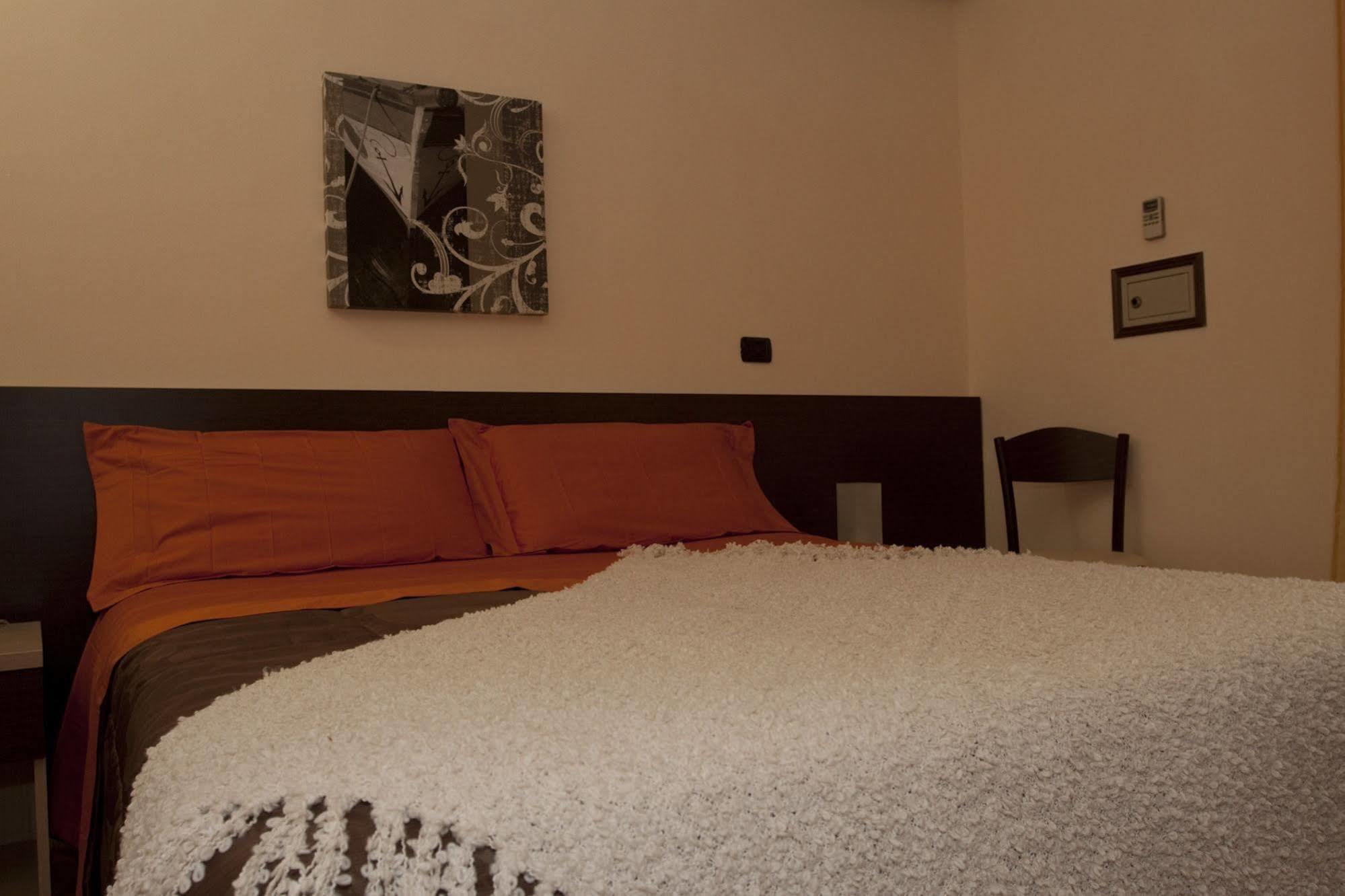 Hotel Gabrini Марина-ди-Масса Экстерьер фото