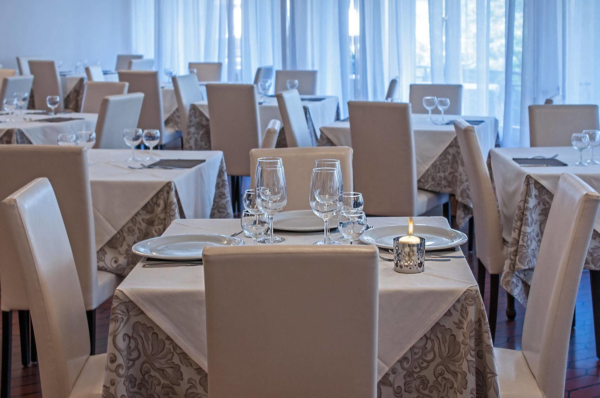 Hotel Gabrini Марина-ди-Масса Экстерьер фото