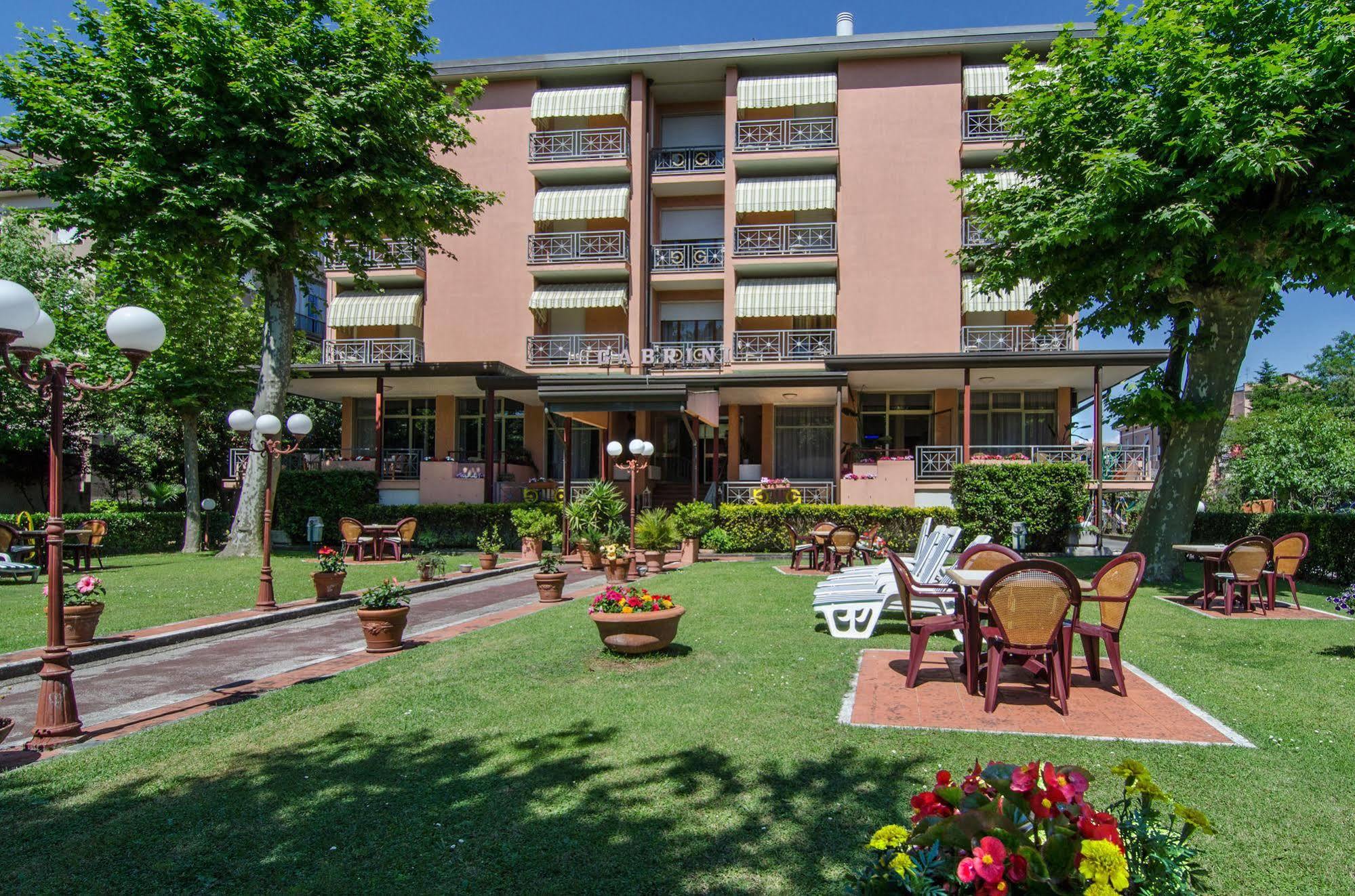 Hotel Gabrini Марина-ди-Масса Экстерьер фото